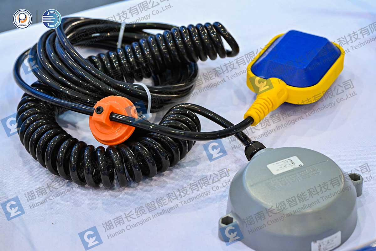 数字赋能城市生命线运维,合乐HL8智能亮相成都国际管网展井盖监测终端