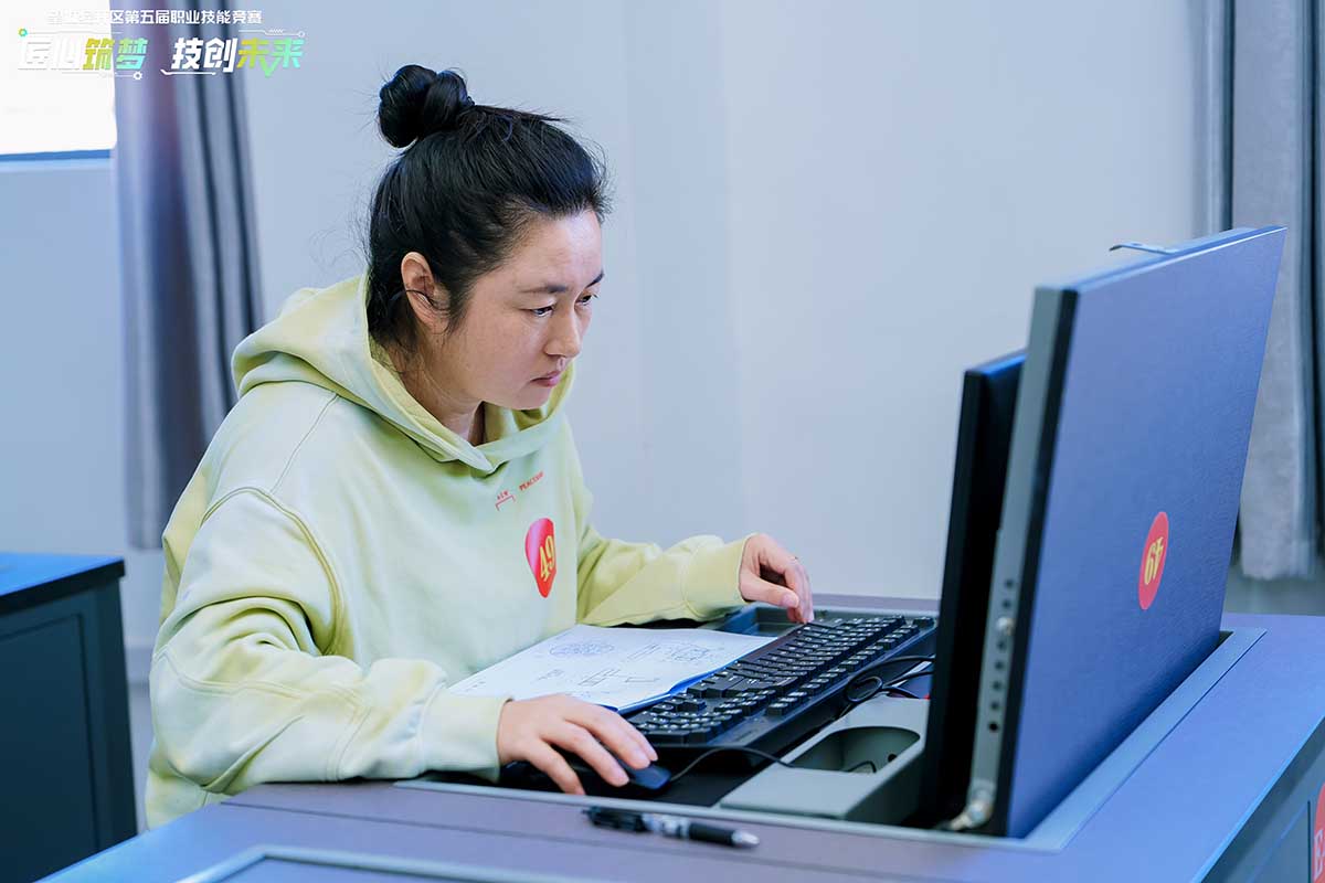 技耀望城，载誉而归！合乐HL8智能斩获经开区职业技能竞赛一等奖！于笑男比武现场