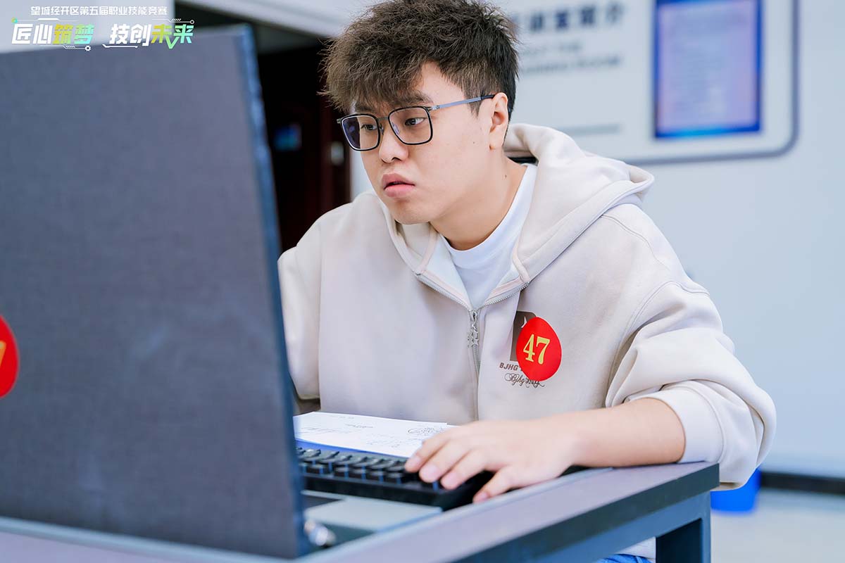 技耀望城，载誉而归！合乐HL8智能斩获经开区职业技能竞赛一等奖！廖展鹏比武现场